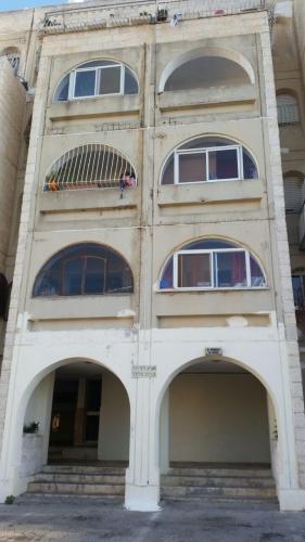 שיפוץ חיצוני לבניין - לפני